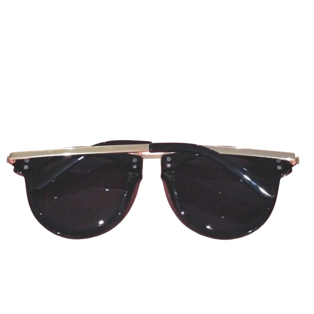 Round Sunglasses Celebrity Look Black‎ Gold Arrow Metal Sides City Chic Modern